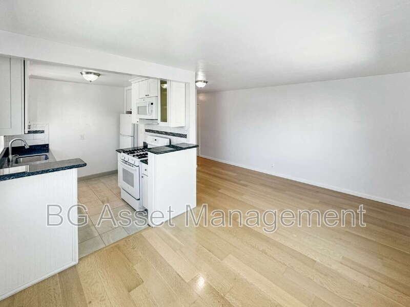 1919 Curtis St #9 - Photo 3 of 10
