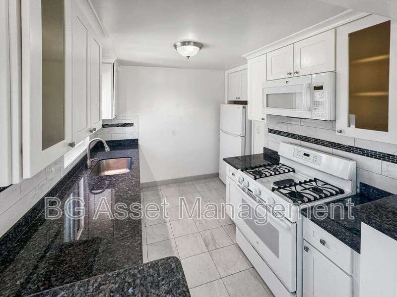 1919 Curtis St #9 - Photo 4 of 10