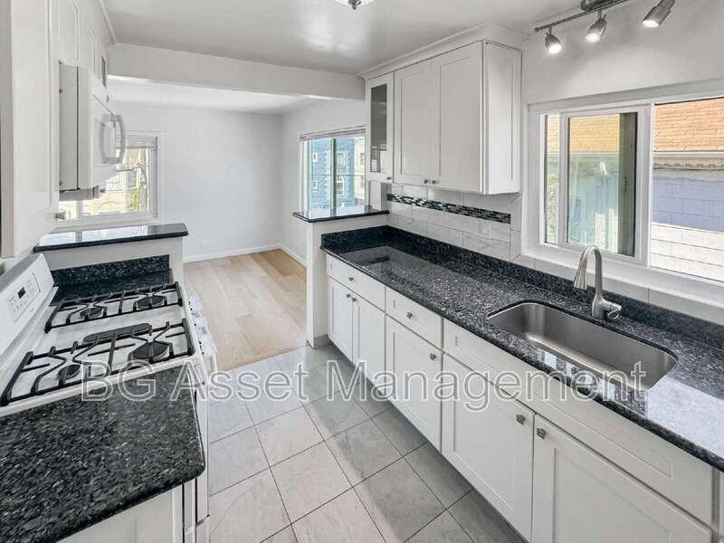 1919 Curtis St #9 - Photo 5 of 10