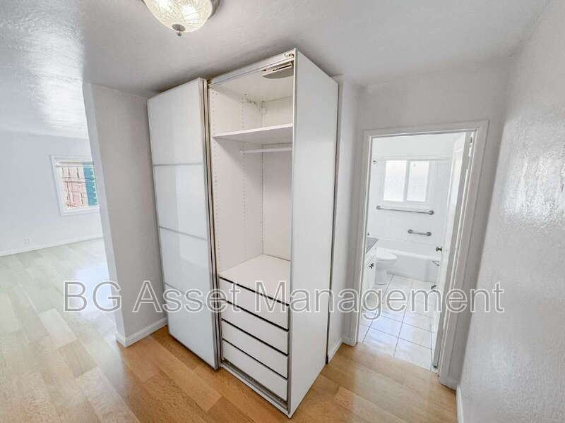 1919 Curtis St #9 - Photo 7 of 10