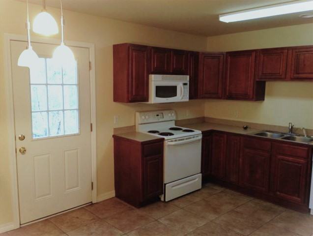 1114 Howell Rd #A - Photo 2 of 14