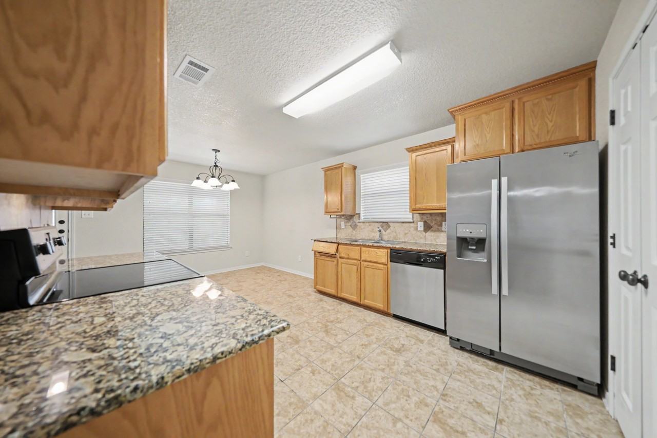 2506 Traditions Dr - Photo 4 of 24