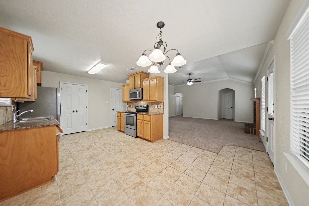 2506 Traditions Dr - Photo 5 of 24