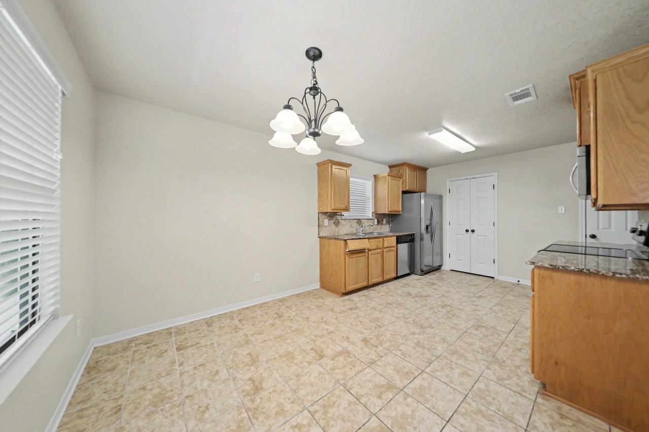 2506 Traditions Dr - Photo 6 of 24
