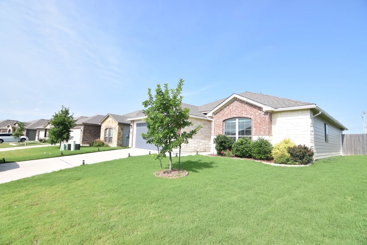 1250 Lakeway Crossing Dr - Photo 3 of 22