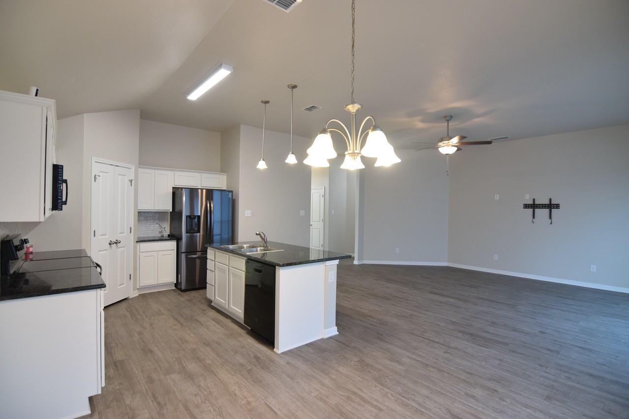 1250 Lakeway Crossing Dr - Photo 6 of 22