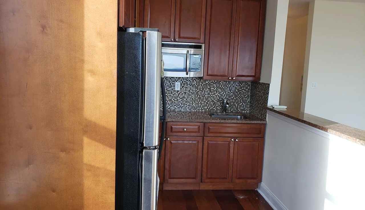 301 Brightwater Ct #6C - Photo 3 of 10