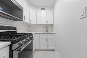 featured image of 6820 Selfridge St