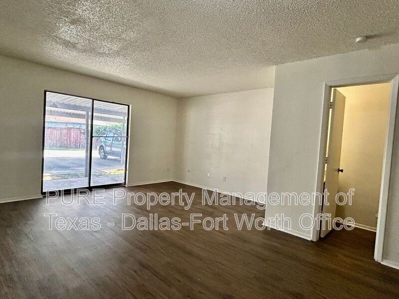 1126 Highbush Dr - Photo 3 of 22