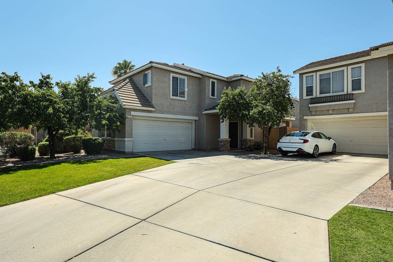 8757 E Lomita Ave - Photo 3 of 28