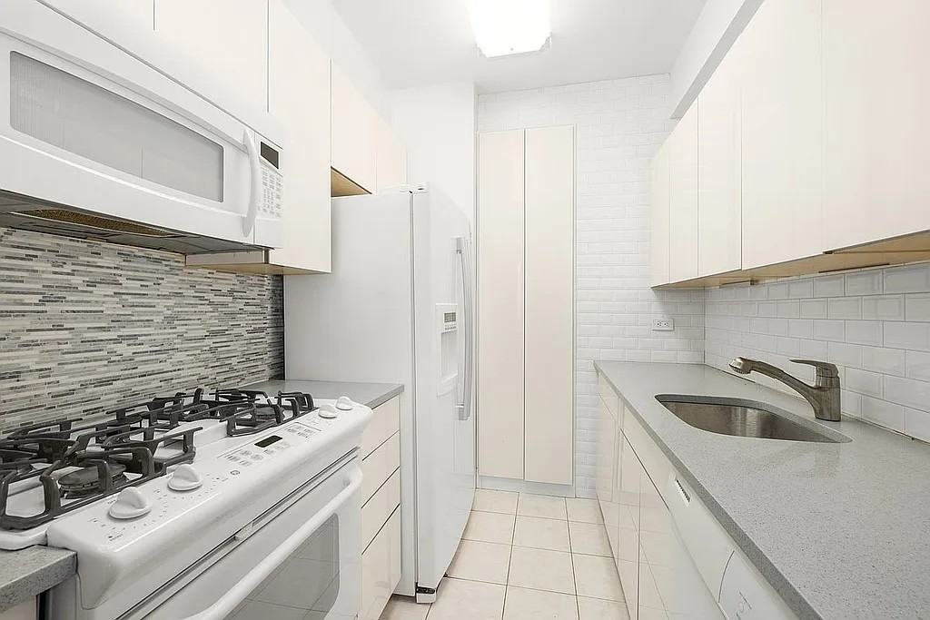 167 E 61st St - Photo 2 of 9