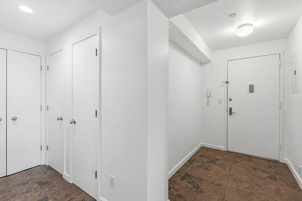 345 E 80th St - Photo 3 of 10