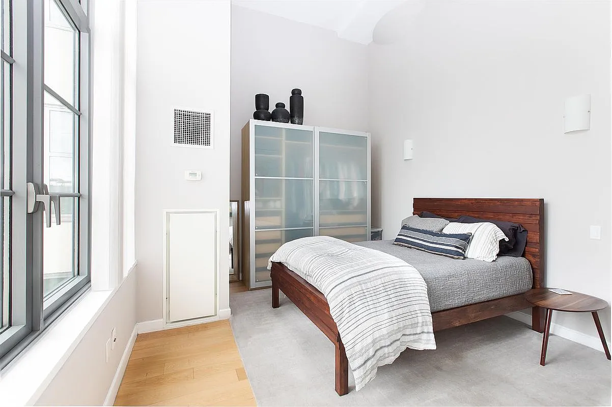 2728 Thomson Ave - Photo 5 of 7