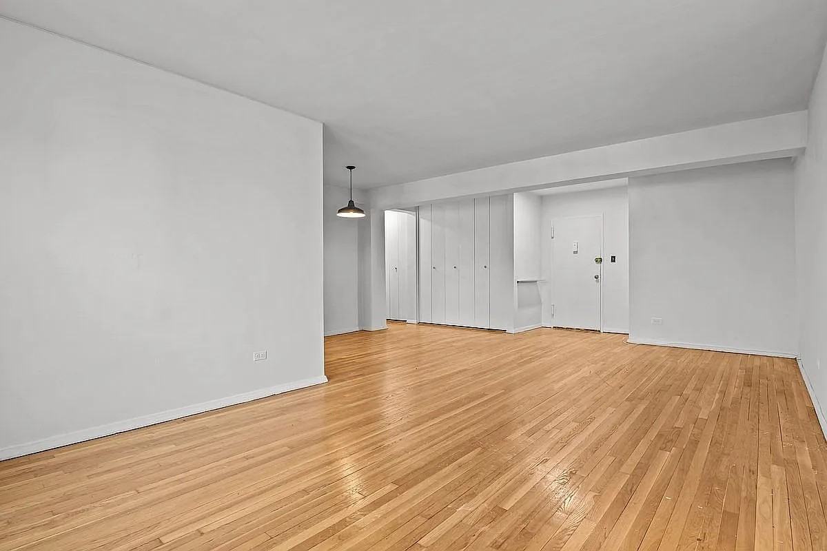 1521 Unionport Rd #11A - Photo 2 of 9