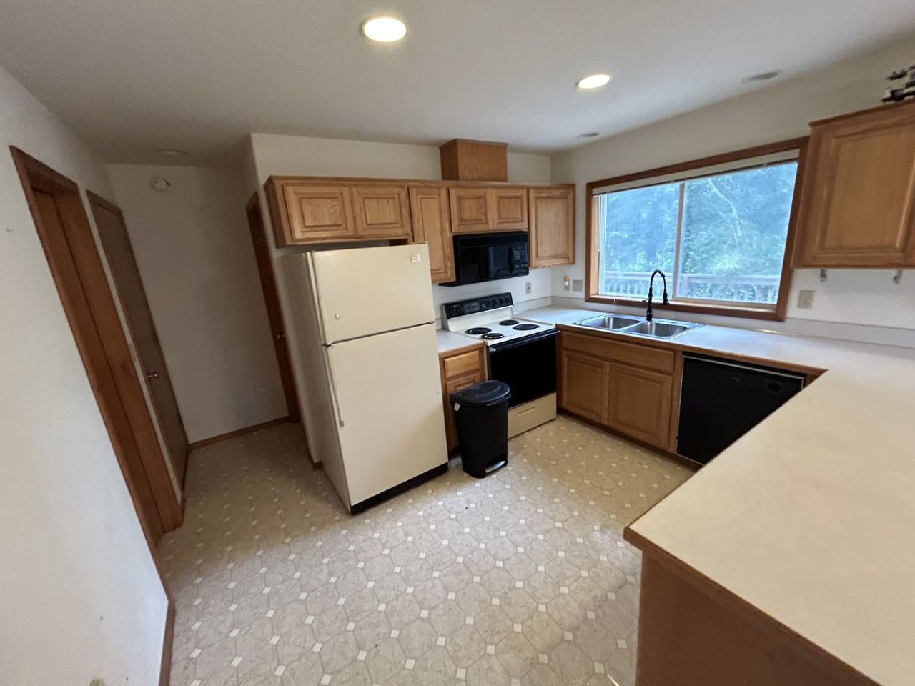 185 S Palisades St - Photo 2 of 11