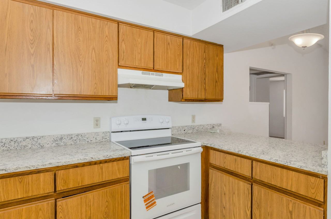 1366 N Riverview Blvd - Photo 2 of 15