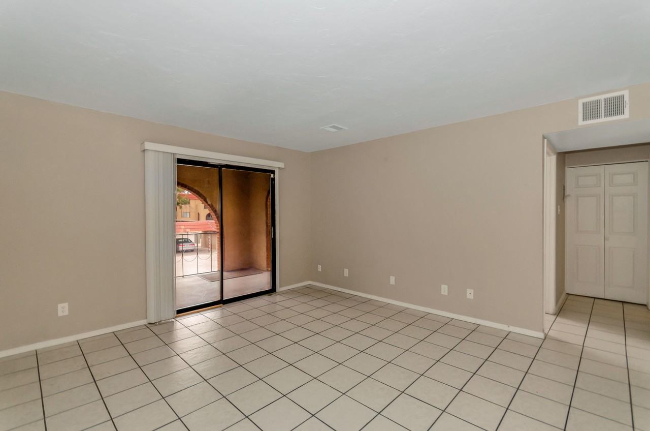 6351 N Barcelona Ct #817 - Photo 6 of 17