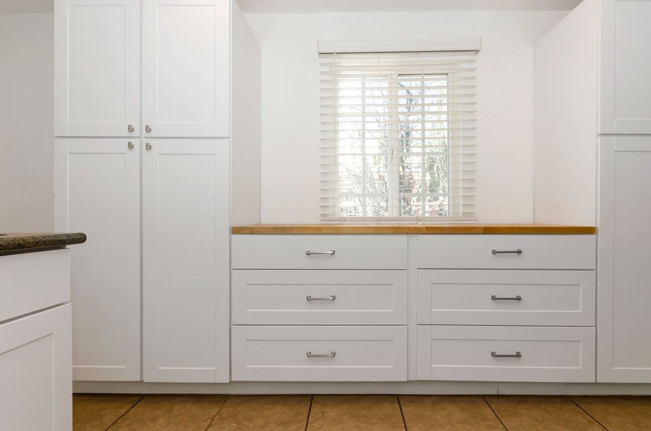 525 E Linden St - Photo 6 of 17