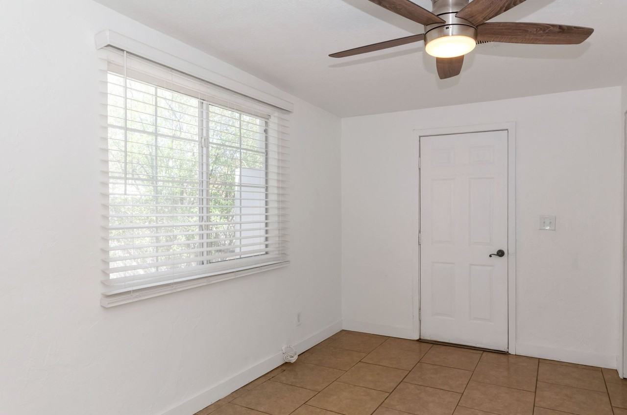 525 E Linden St - Photo 7 of 17