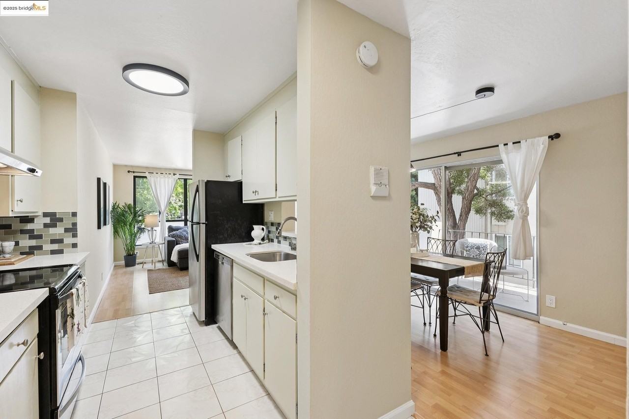 107 Clocktower Dr - Photo 3 of 15