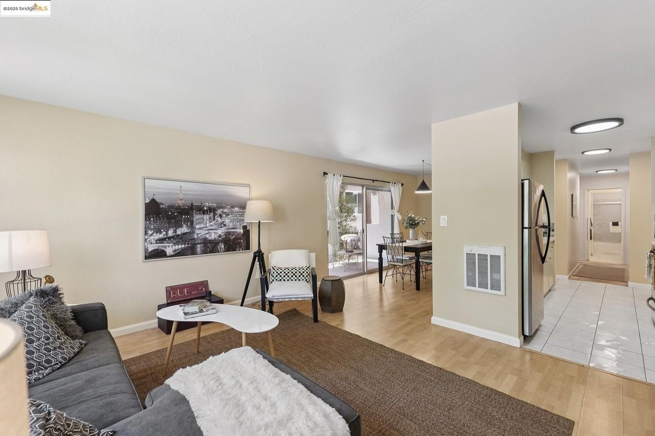 107 Clocktower Dr - Photo 4 of 15
