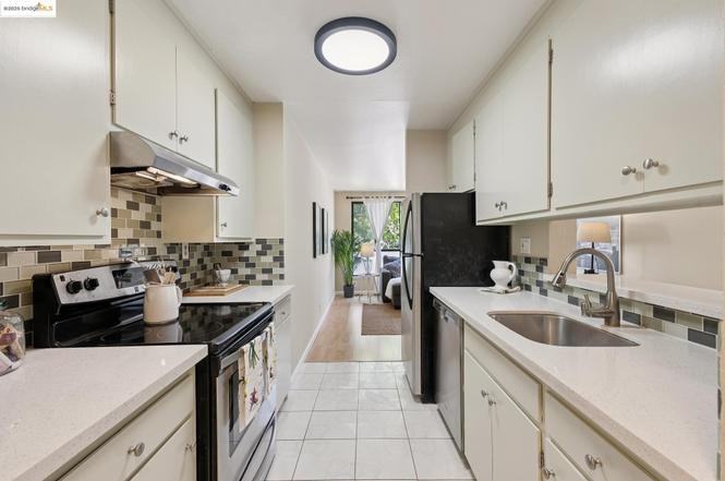 107 Clocktower Dr - Photo 6 of 15