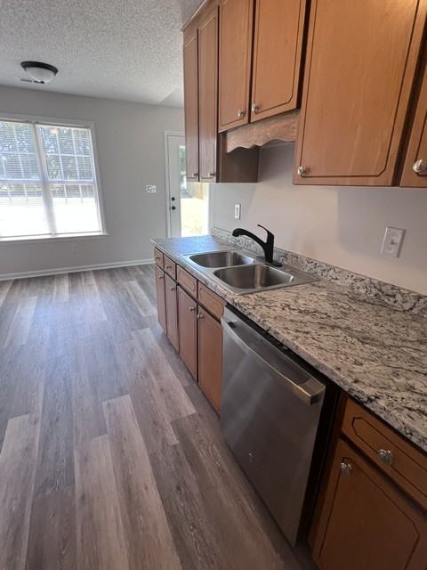 216 Wexford Dr - Photo 6 of 14