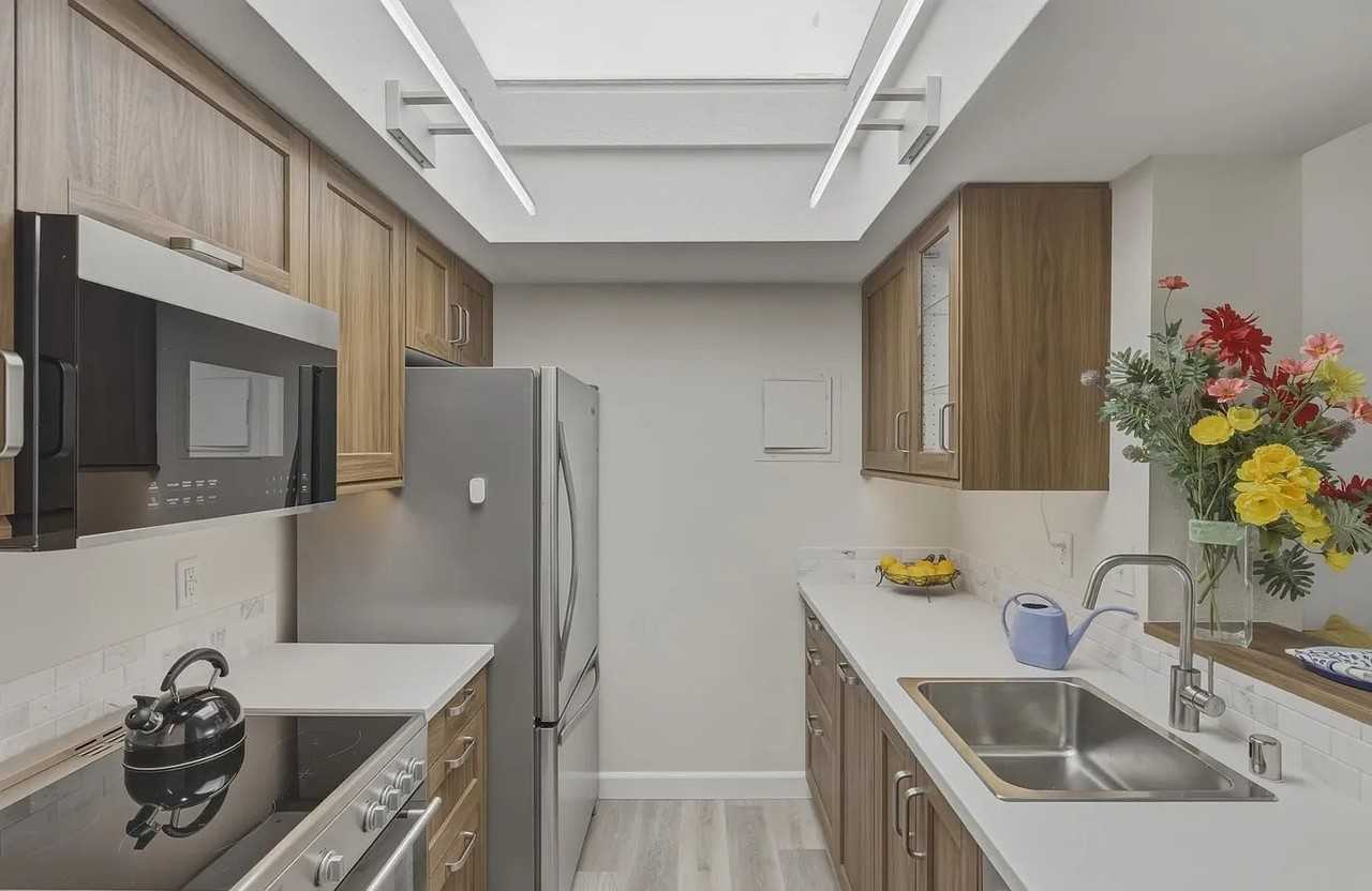 4725 35Th St - Photo 6 of 10