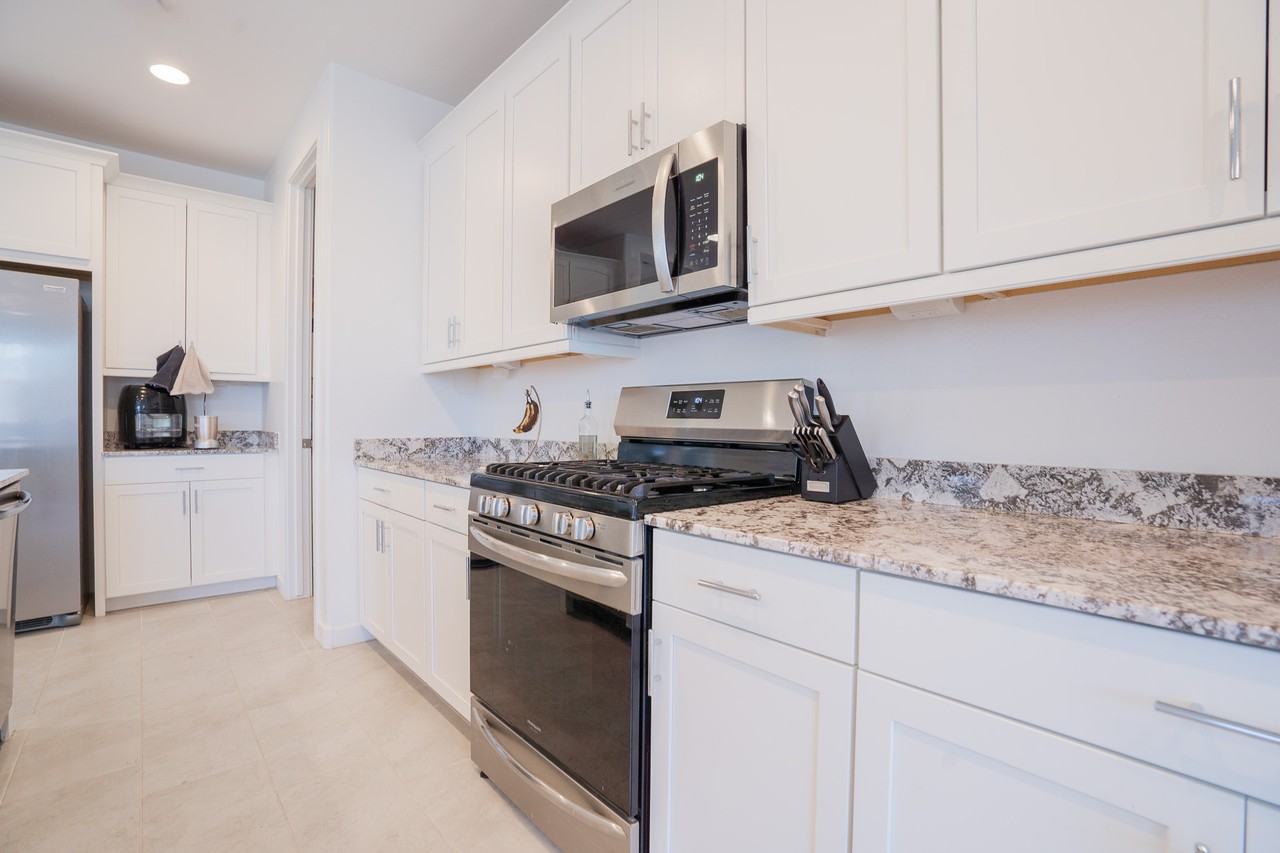4607 S 111th Dr - Photo 4 of 22