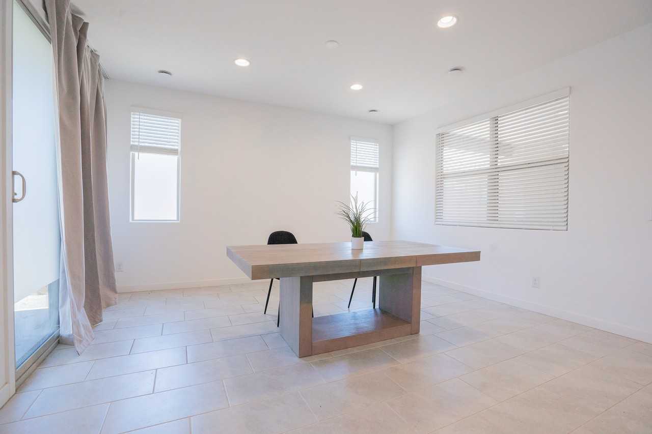 4607 S 111th Dr - Photo 5 of 22