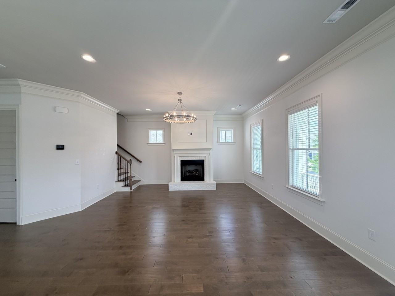 108 Napolean Ave - Photo 5 of 33