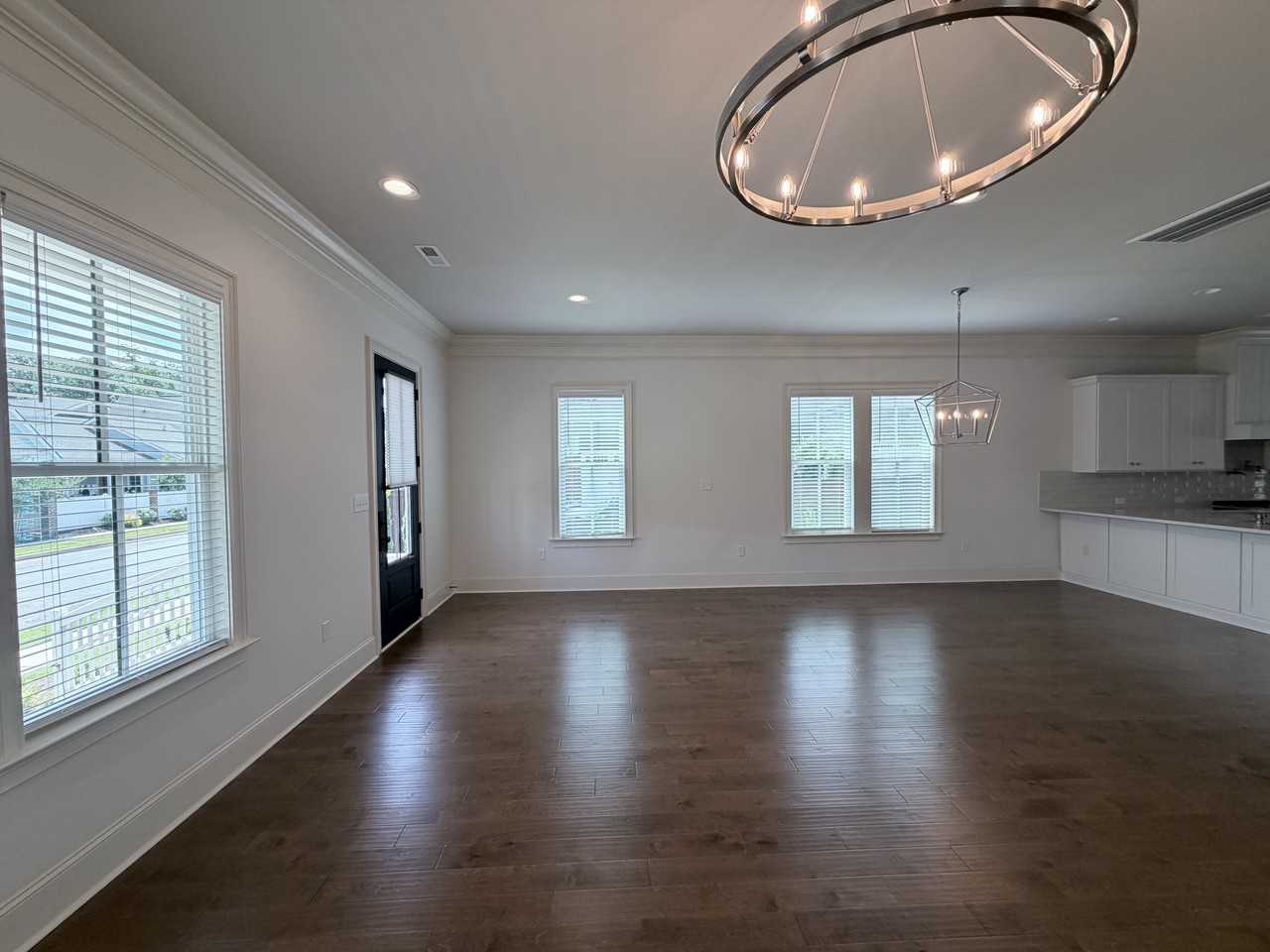108 Napolean Ave - Photo 6 of 33
