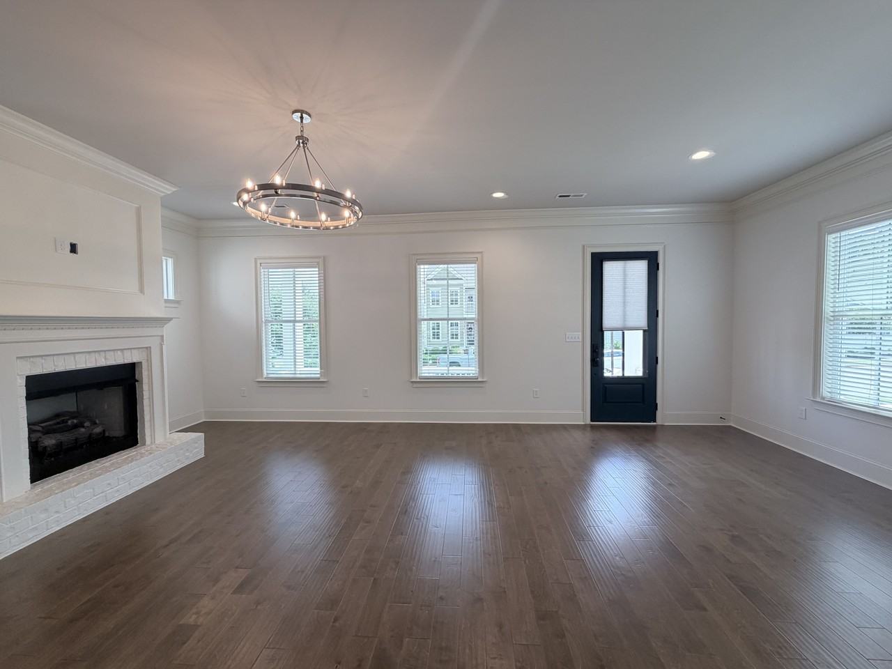 108 Napolean Ave - Photo 7 of 33
