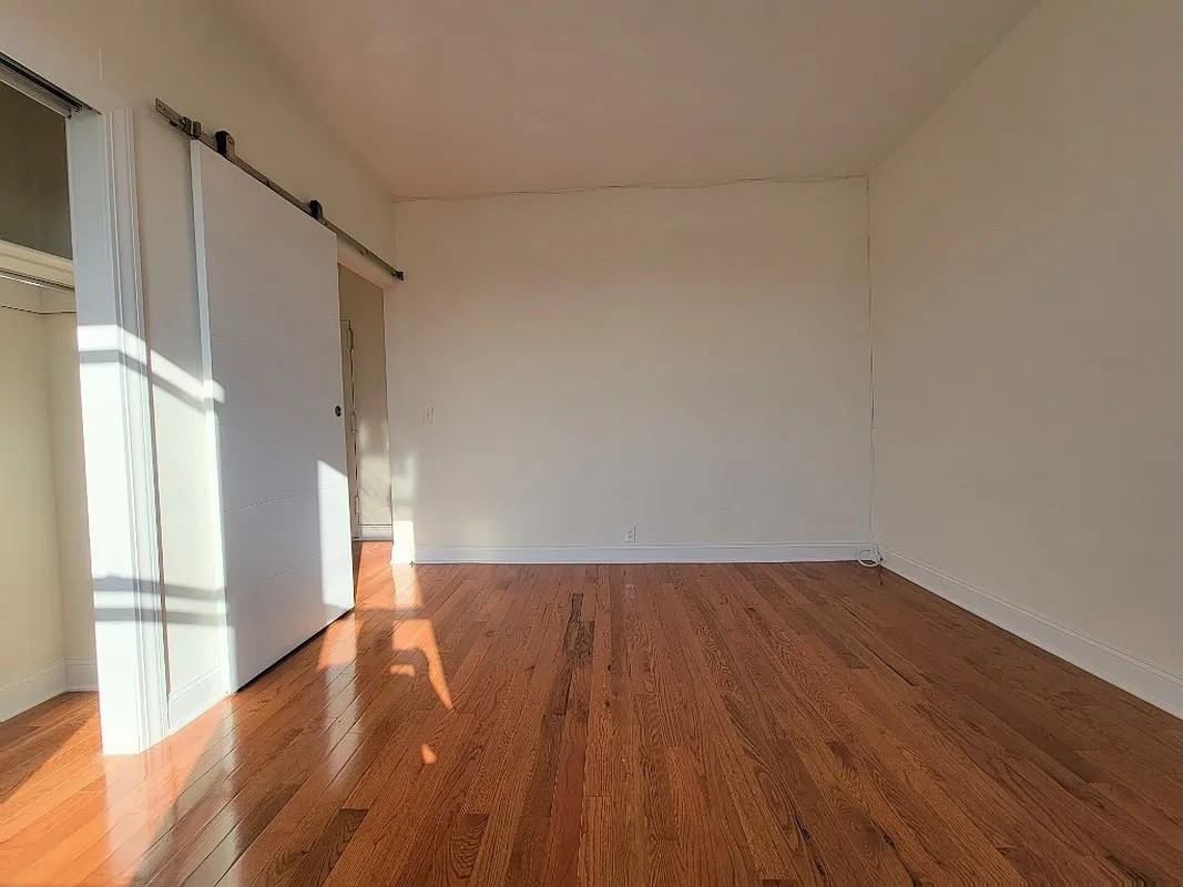 150 Lenox Rd - Photo 4 of 9