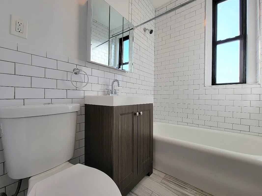 150 Lenox Rd - Photo 5 of 9