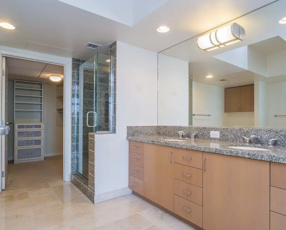 13700 Marina Pointe Dr #420 - Photo 3 of 12