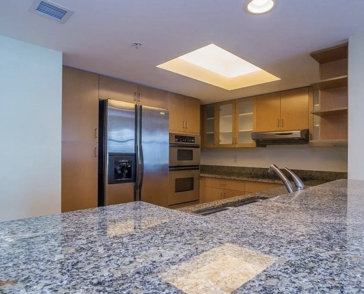 13700 Marina Pointe Dr #420 - Photo 5 of 12