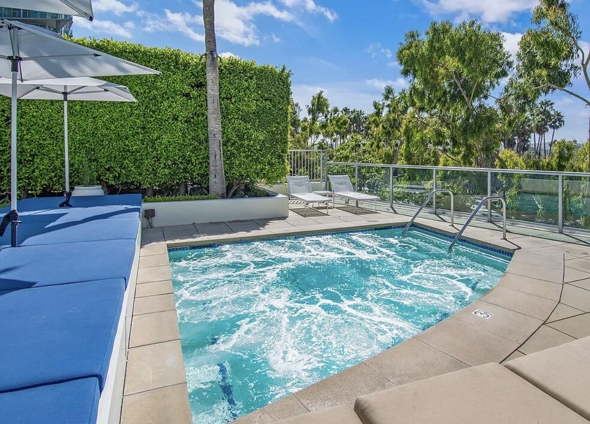 13700 Marina Pointe Dr #420 - Photo 7 of 12