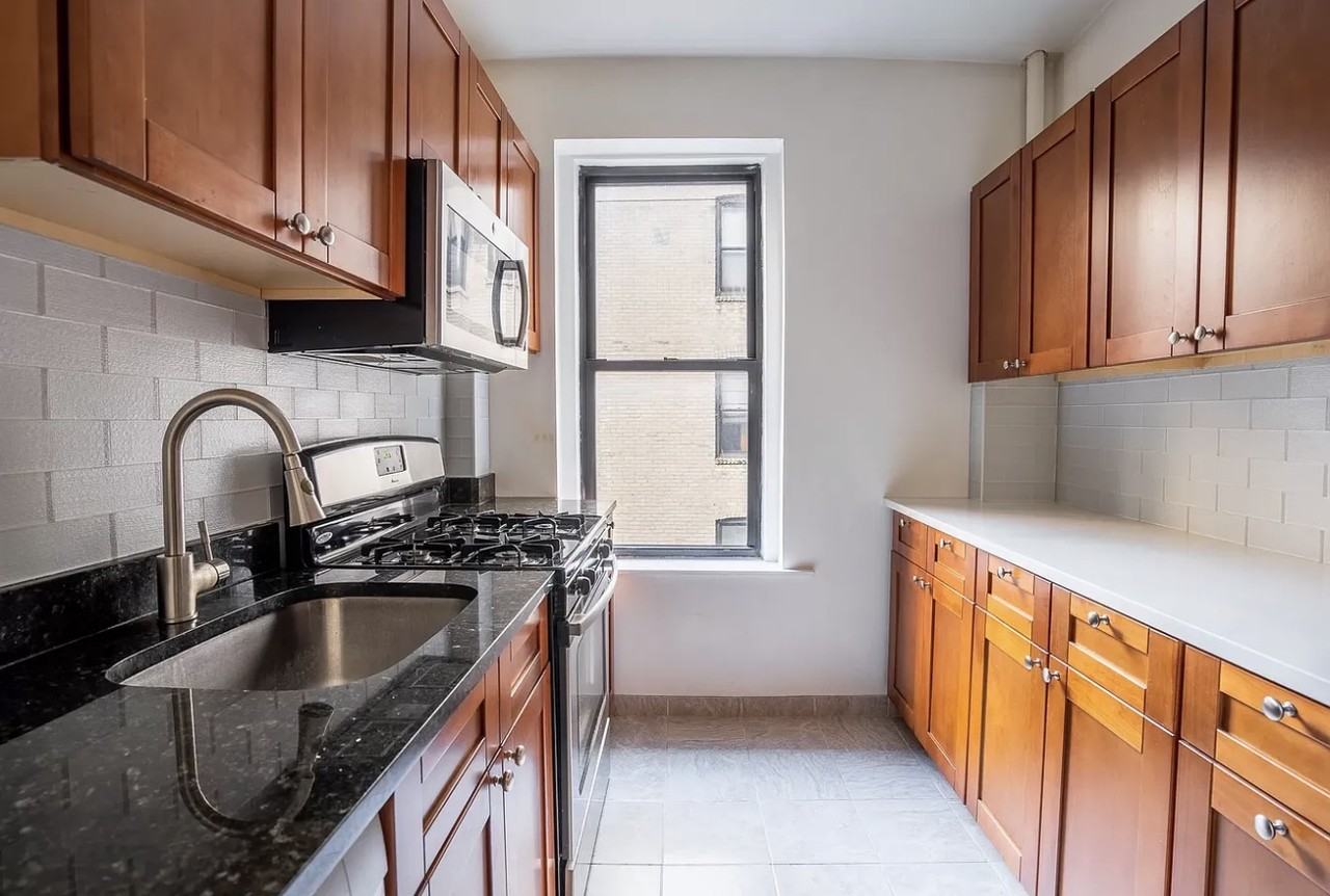 333 4th St #3D - Photo 3 of 10