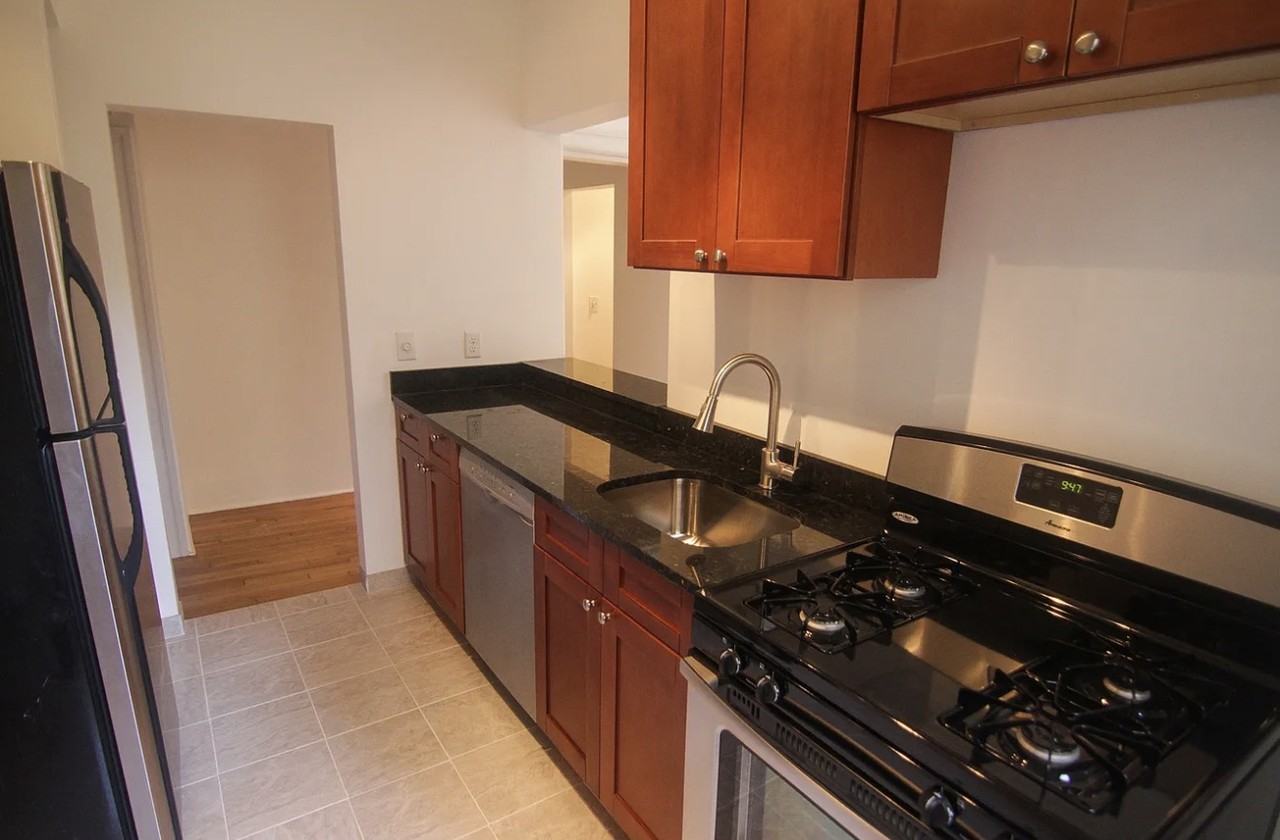 333 4th St #3D - Photo 4 of 10