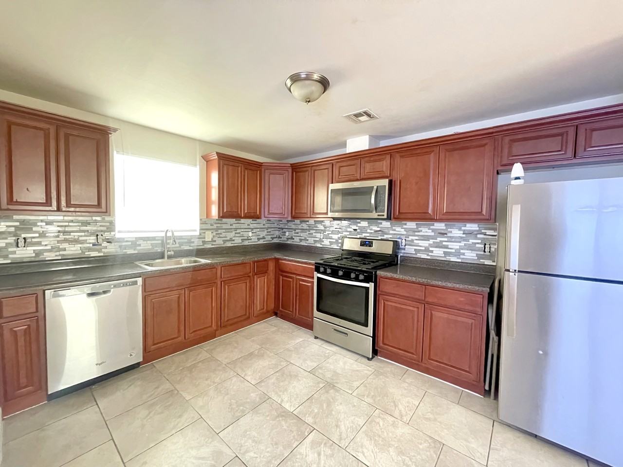 280 S 20th St #2 - Photo 2 of 22