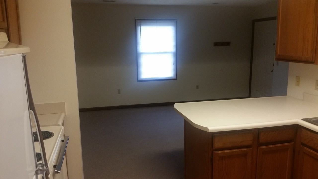 100 Maplehill Dr #5 - Photo 2 of 3