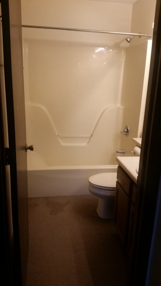 100 Maplehill Dr #5 - Photo 3 of 3