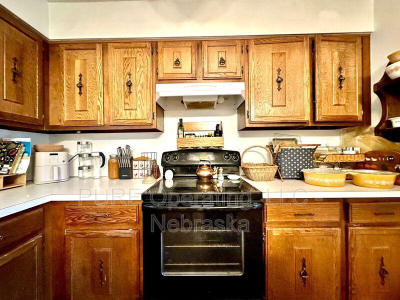 105 N Elm St - Photo 7 of 37