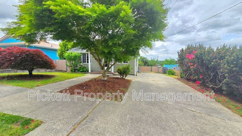 2411 E 13th St - Photo 3 of 33