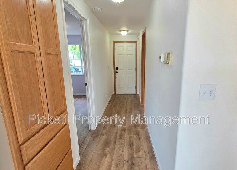 2411 E 13th St - Photo 5 of 33