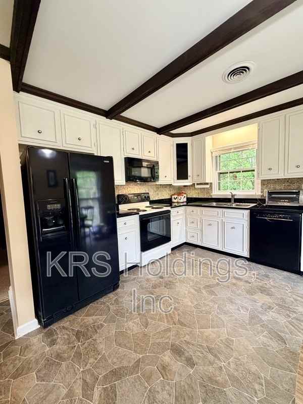 407 Westmoreland Ct - Photo 3 of 7