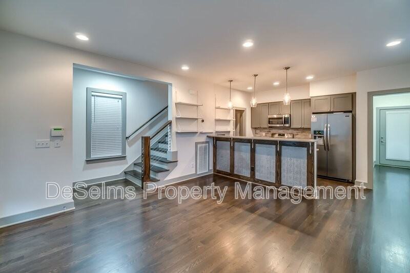 917B Spain Ave - Photo 3 of 24