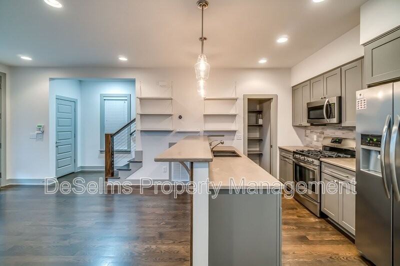917B Spain Ave - Photo 5 of 24