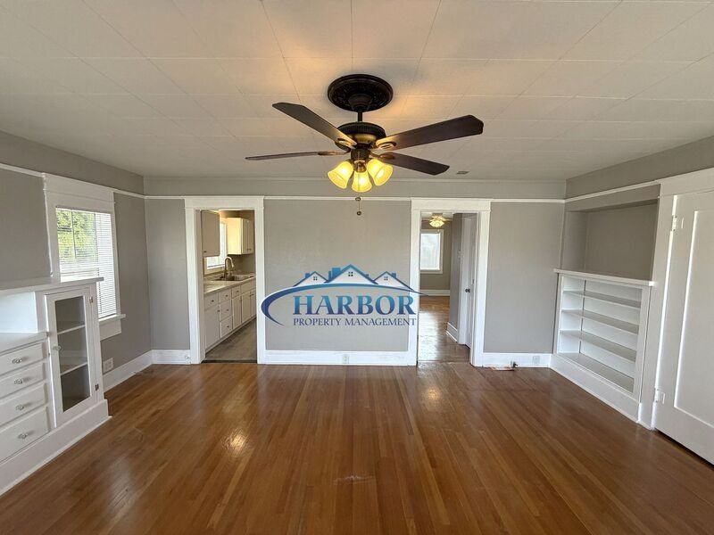 1517 S Walker Ave - Photo 3 of 12